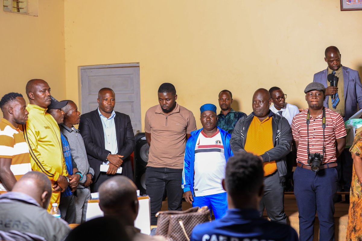 SSINGO EWERA! Mukwenda atongozza olukiiko. Baleese Emmy Kisaakye ne Micheal Bukenya ku butendesi.